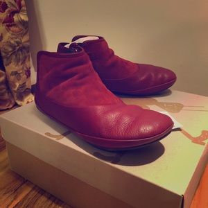 Unisex, casual, very comfortable